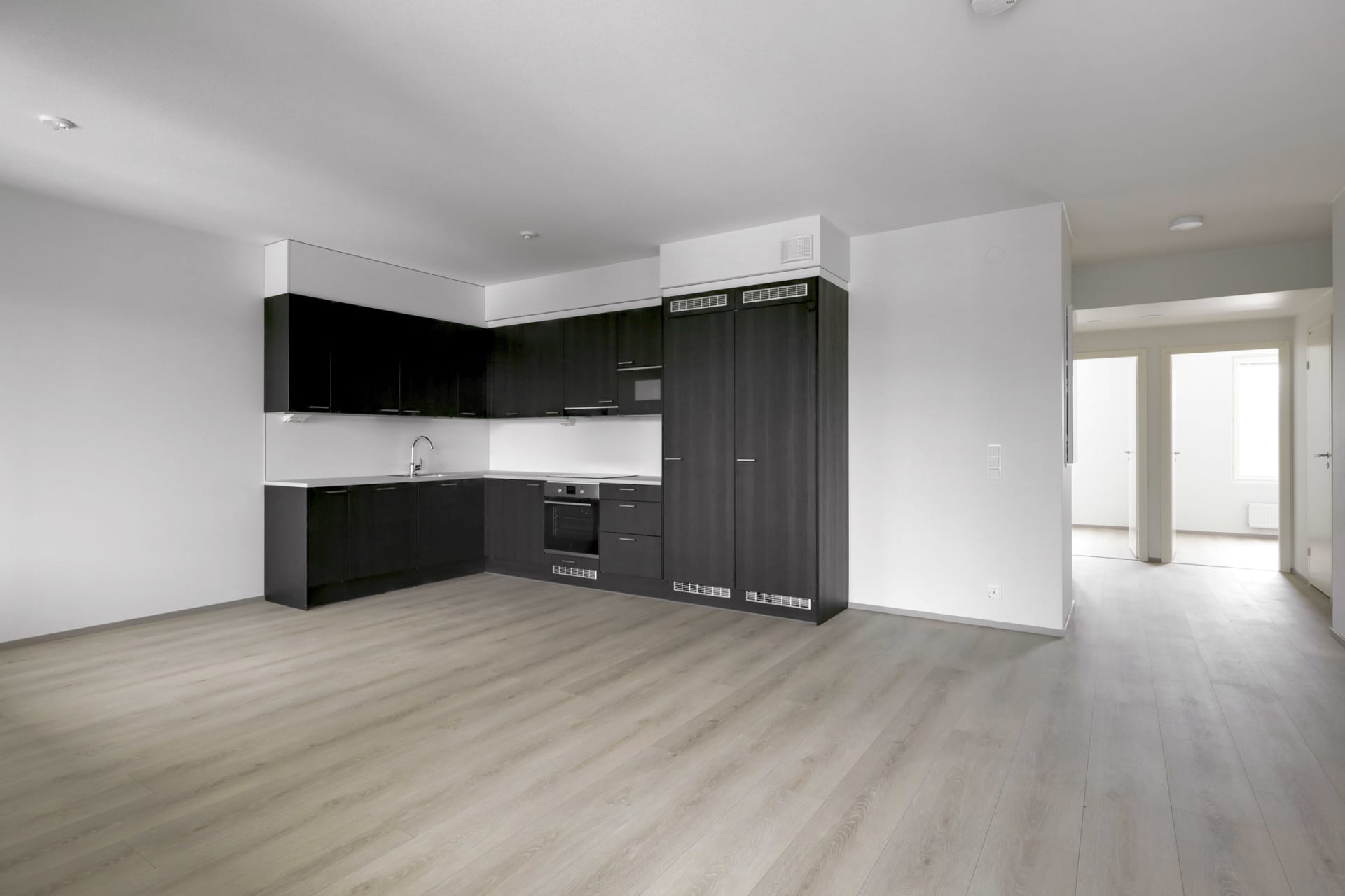 Myytävät asunnot Helsingin Kuninkaantammessa. Tutustu Kuninkaanmiekan myytäviin koteihin ja varaa omasi. Kuninkaantammi on kauniin vehreä alue Pohjois-Helsingissä. 