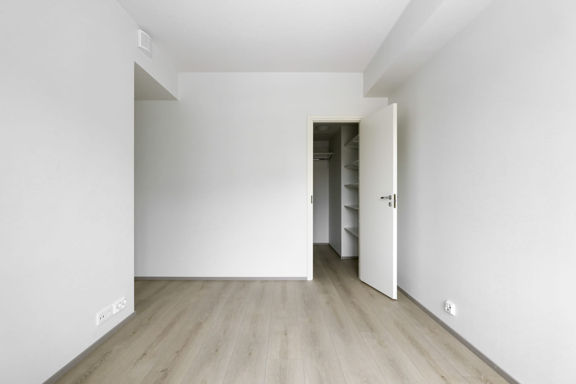 Myytävät asunnot Helsingin Kuninkaantammessa. Tutustu Kuninkaanmiekan myytäviin koteihin ja varaa omasi. Kuninkaantammi on kauniin vehreä alue Pohjois-Helsingissä. 