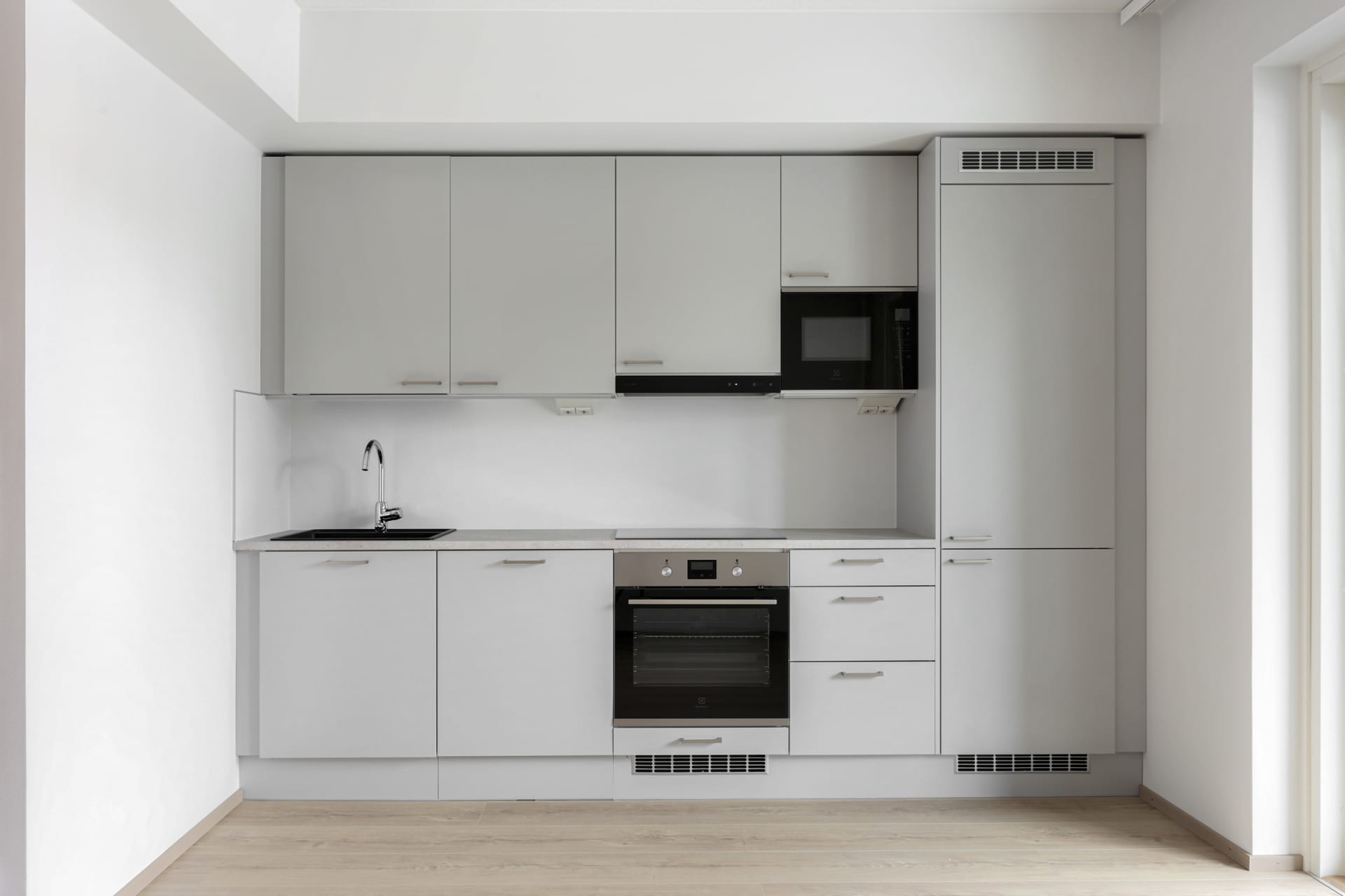 Myytävät asunnot Helsingin Kuninkaantammessa. Tutustu Kuninkaanmiekan myytäviin koteihin ja varaa omasi. Kuninkaantammi on kauniin vehreä alue Pohjois-Helsingissä. 