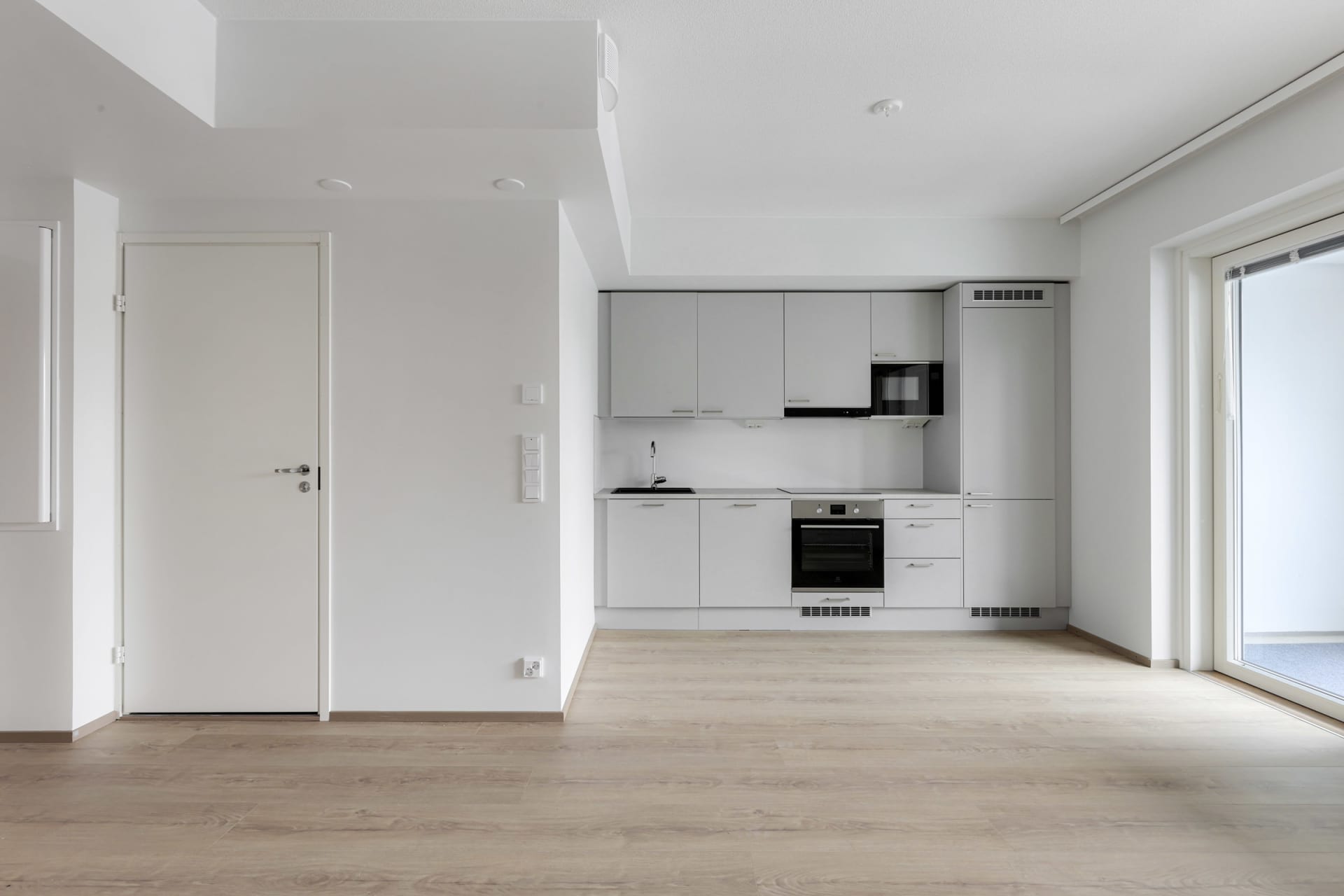 Myytävät asunnot Helsingin Kuninkaantammessa. Tutustu Kuninkaanmiekan myytäviin koteihin ja varaa omasi. Kuninkaantammi on kauniin vehreä alue Pohjois-Helsingissä. 