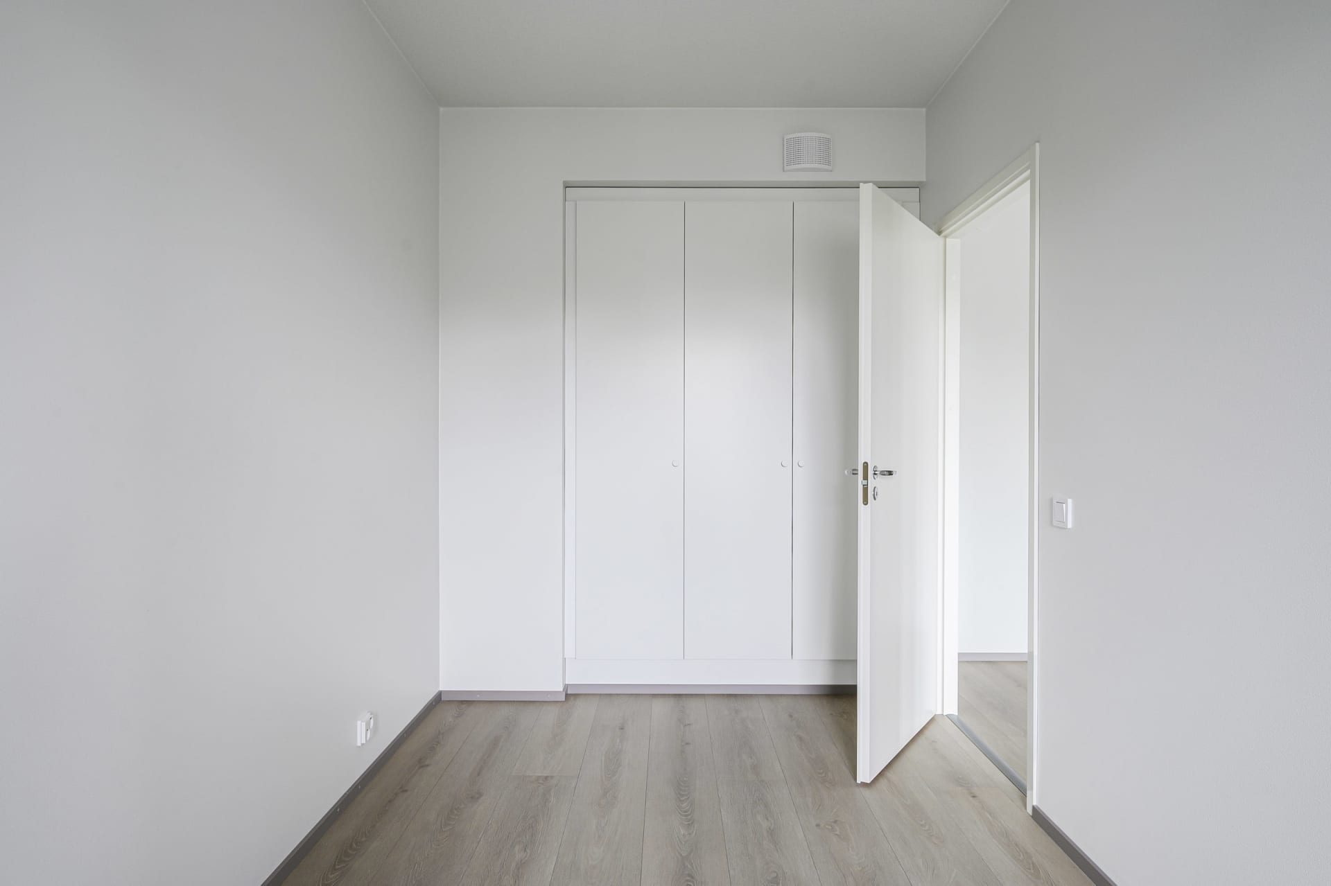 Myytävät asunnot Helsingin Kuninkaantammessa. Tutustu Kuninkaanmiekan myytäviin koteihin ja varaa omasi. Kuninkaantammi on kauniin vehreä alue Pohjois-Helsingissä. 