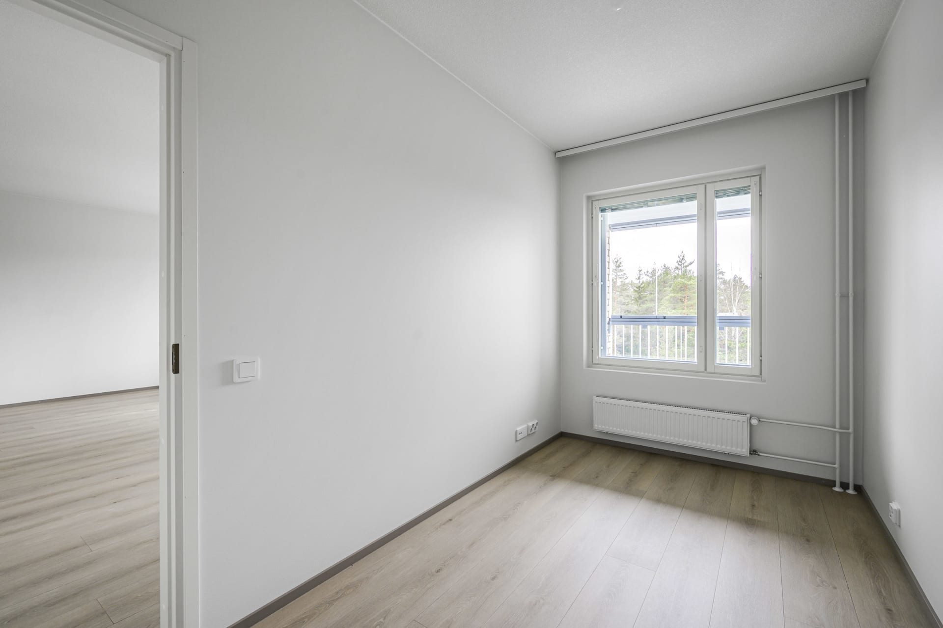 Myytävät asunnot Helsingin Kuninkaantammessa. Tutustu Kuninkaanmiekan myytäviin koteihin ja varaa omasi. Kuninkaantammi on kauniin vehreä alue Pohjois-Helsingissä. 