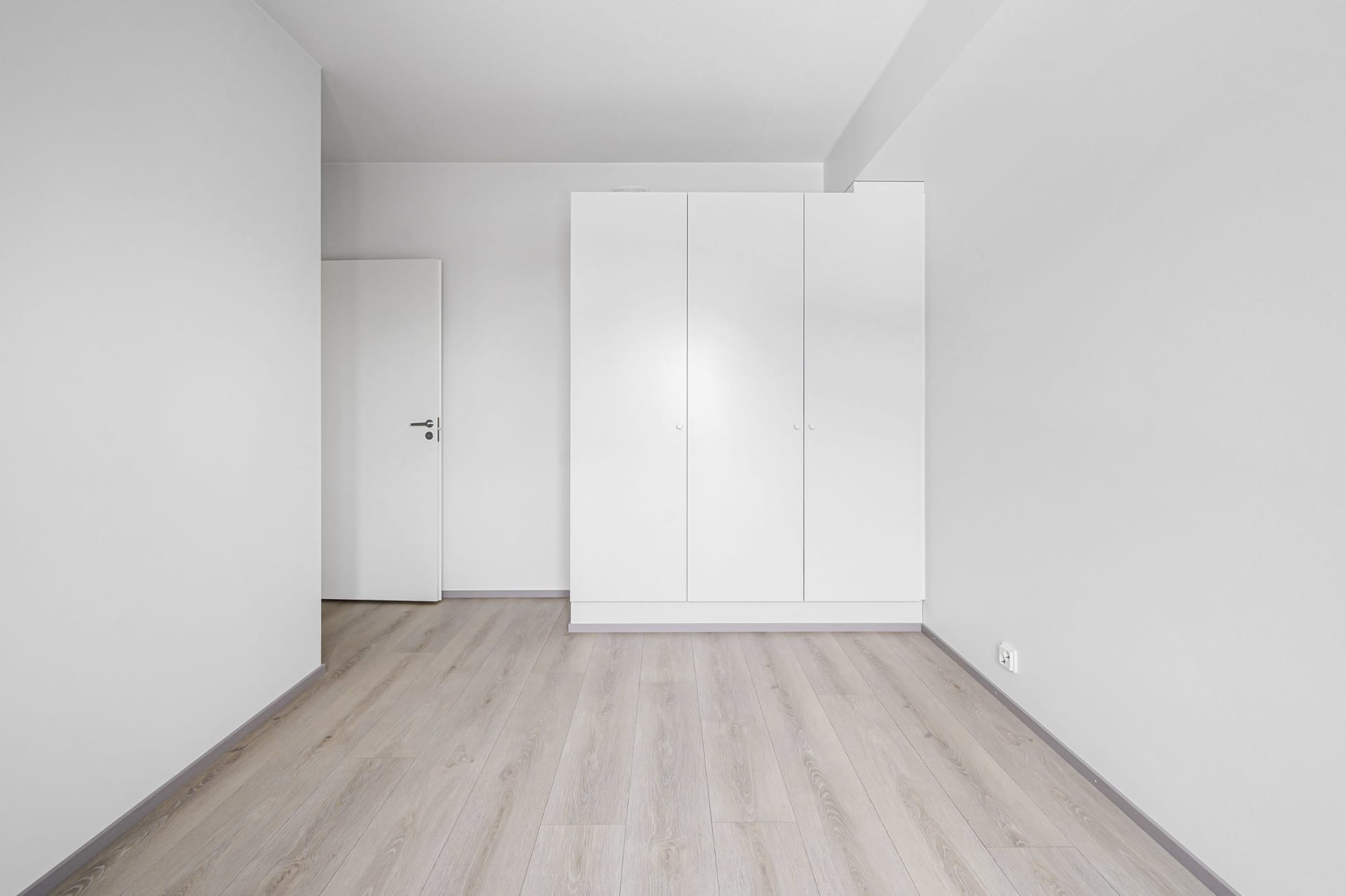 Myytävät asunnot Helsingin Kuninkaantammessa. Tutustu Kuninkaanmiekan myytäviin koteihin ja varaa omasi. Kuninkaantammi on kauniin vehreä alue Pohjois-Helsingissä. 