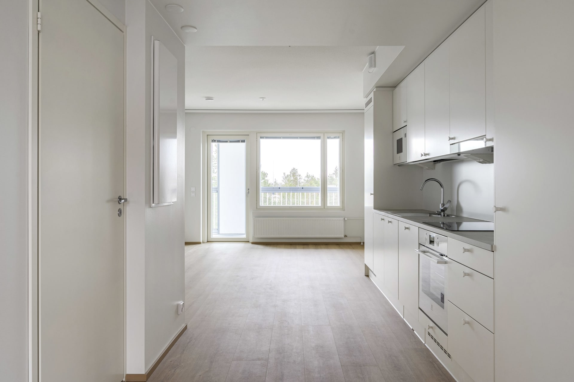 Myytävät asunnot Helsingin Kuninkaantammessa. Tutustu Kuninkaanmiekan myytäviin koteihin ja varaa omasi. Kuninkaantammi on kauniin vehreä alue Pohjois-Helsingissä. 