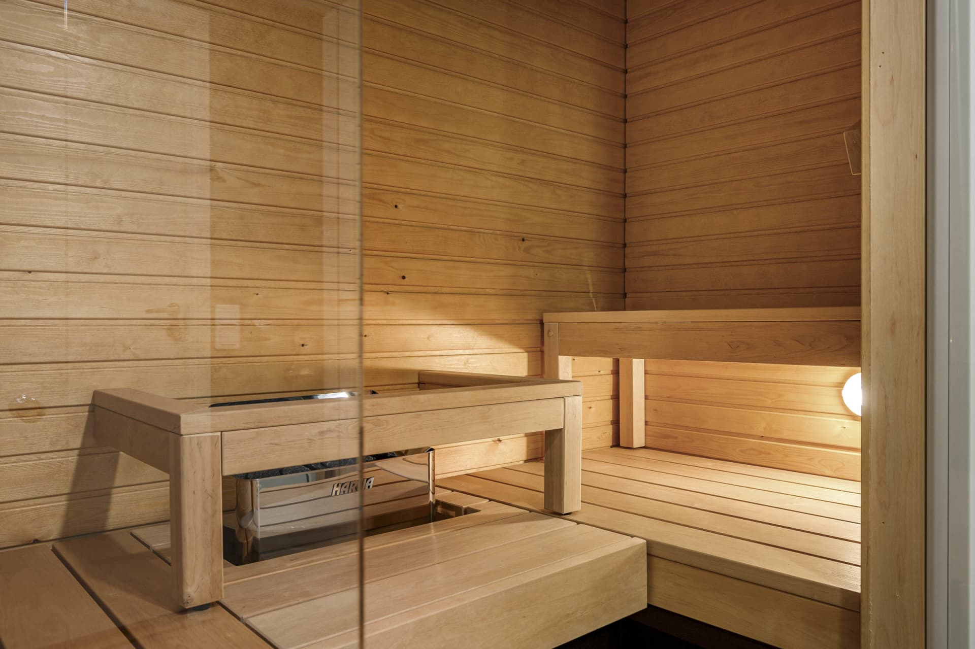 Myytävät asunnot Helsingin Kuninkaantammessa. Tutustu Kuninkaanmiekan myytäviin koteihin ja varaa omasi. Kuninkaantammi on kauniin vehreä alue Pohjois-Helsingissä. 