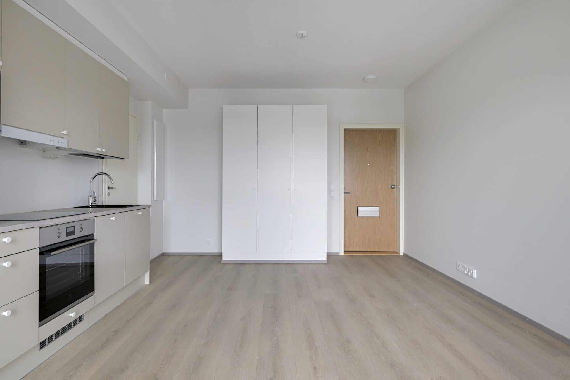 Myytävät asunnot Helsingin Kuninkaantammessa. Tutustu Kuninkaanmiekan myytäviin koteihin ja varaa omasi. Kuninkaantammi on kauniin vehreä alue Pohjois-Helsingissä. 