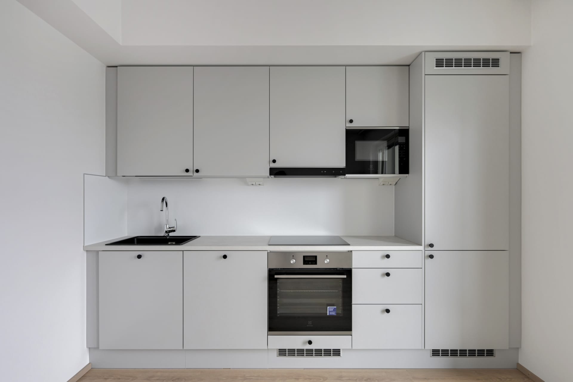 Myytävät asunnot Helsingin Kuninkaantammessa. Tutustu Kuninkaanmiekan myytäviin koteihin ja varaa omasi. Kuninkaantammi on kauniin vehreä alue Pohjois-Helsingissä. 