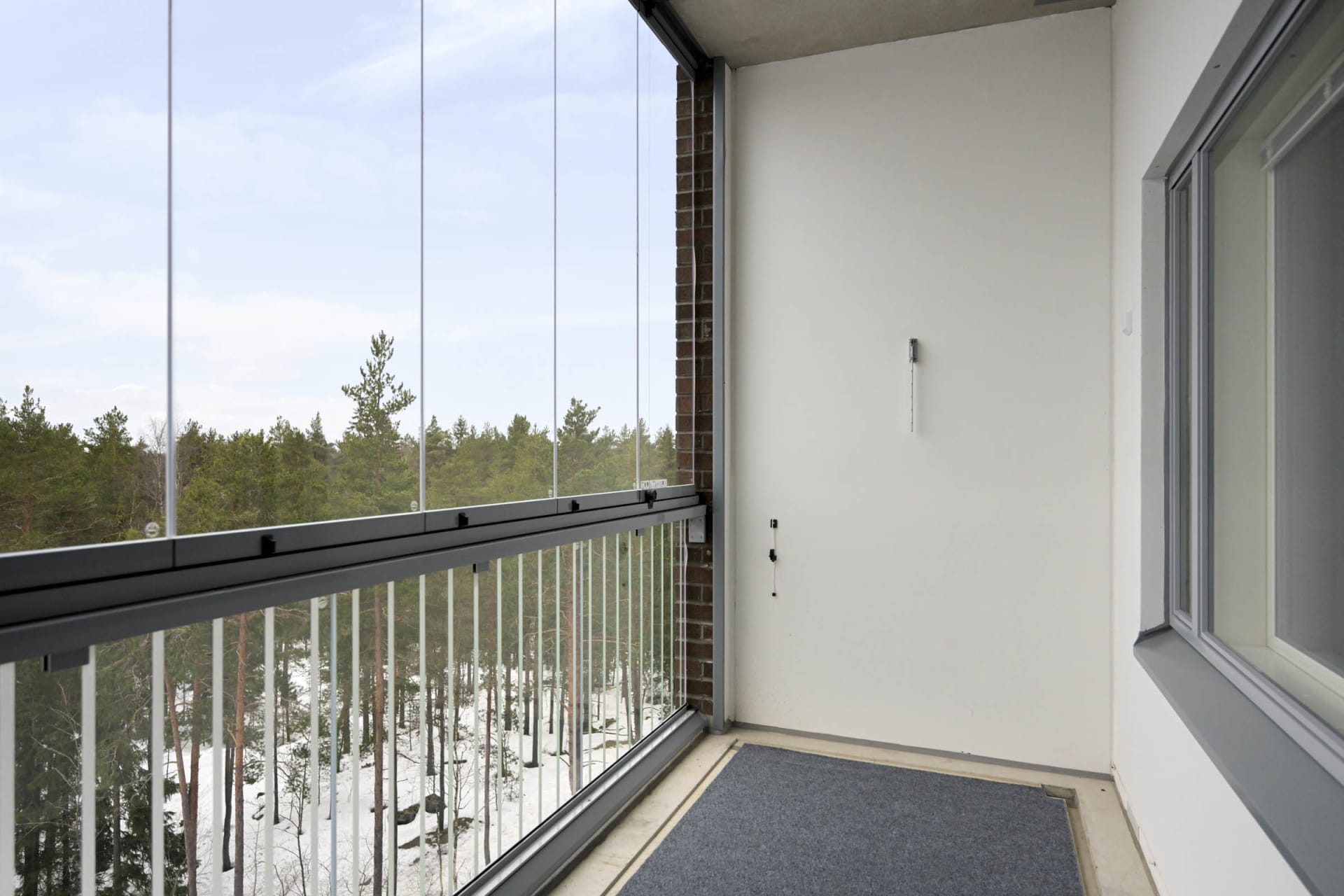 Myytävät asunnot Helsingin Kuninkaantammessa. Tutustu Kuninkaanmiekan myytäviin koteihin ja varaa omasi. Kuninkaantammi on kauniin vehreä alue Pohjois-Helsingissä. 