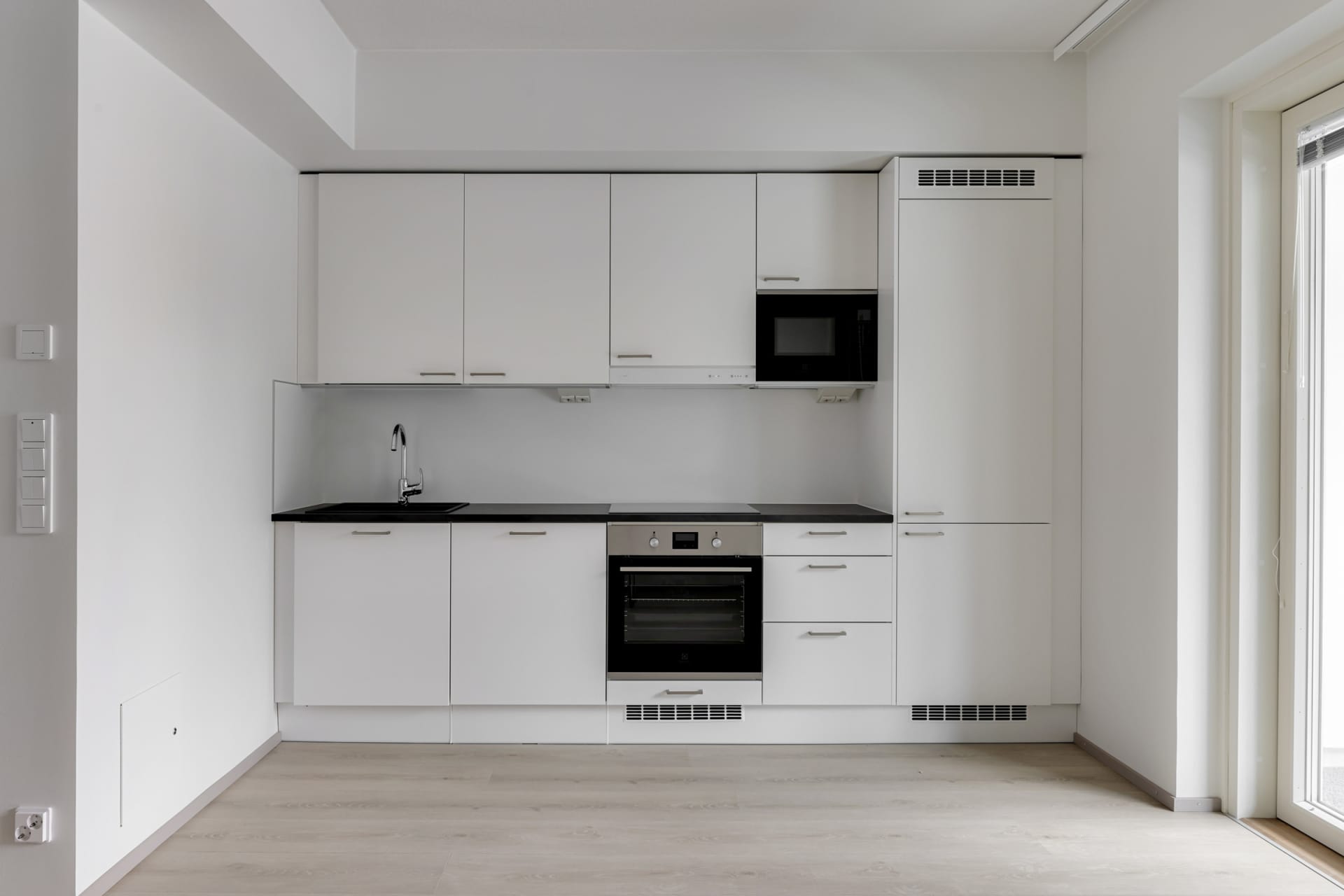 Myytävät asunnot Helsingin Kuninkaantammessa. Tutustu Kuninkaanmiekan myytäviin koteihin ja varaa omasi. Kuninkaantammi on kauniin vehreä alue Pohjois-Helsingissä. 