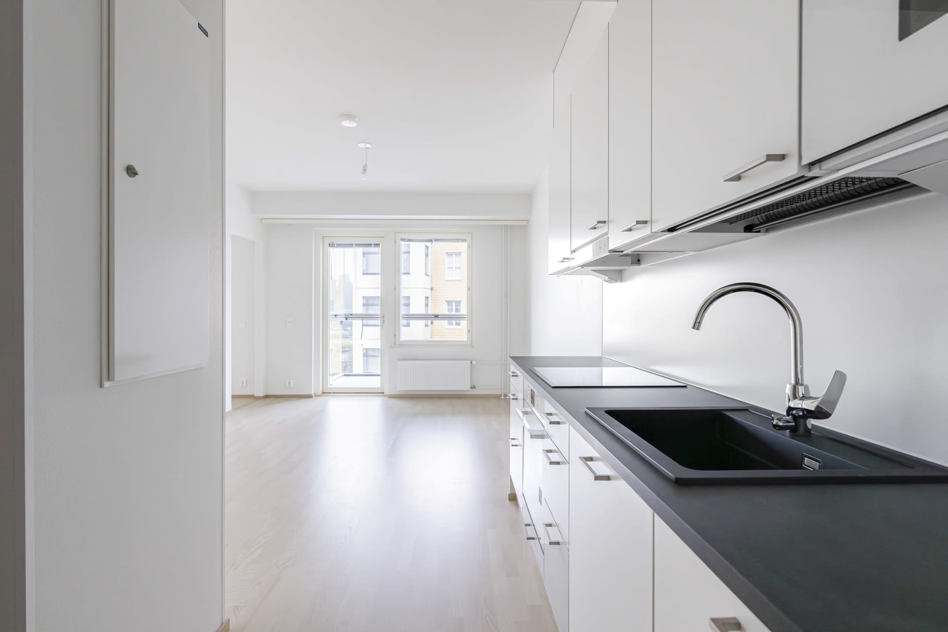 Myytävät asunnot Lahden Joutjärven rannalla.