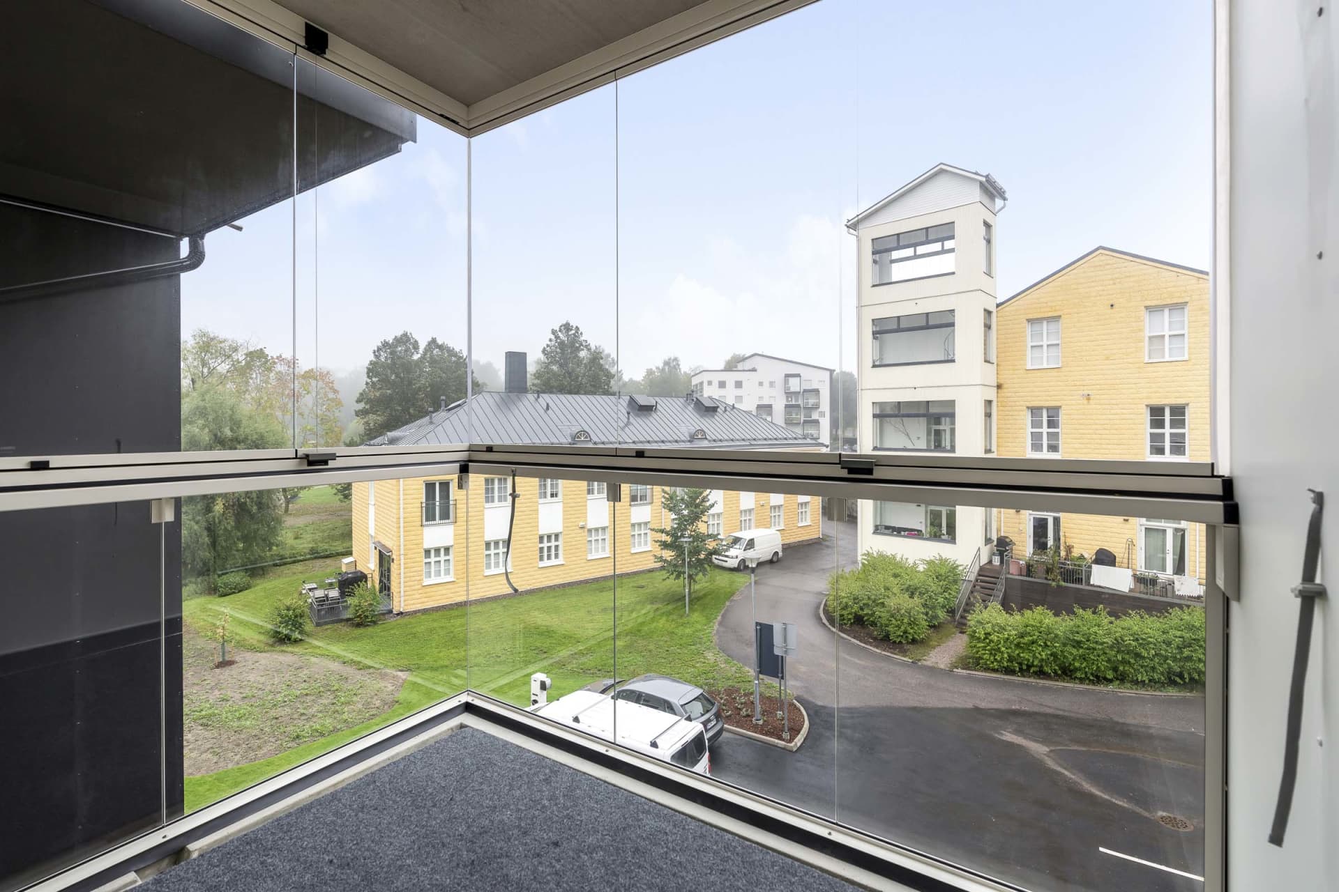 Myytävät asunnot Lahden Joutjärven rannalla.