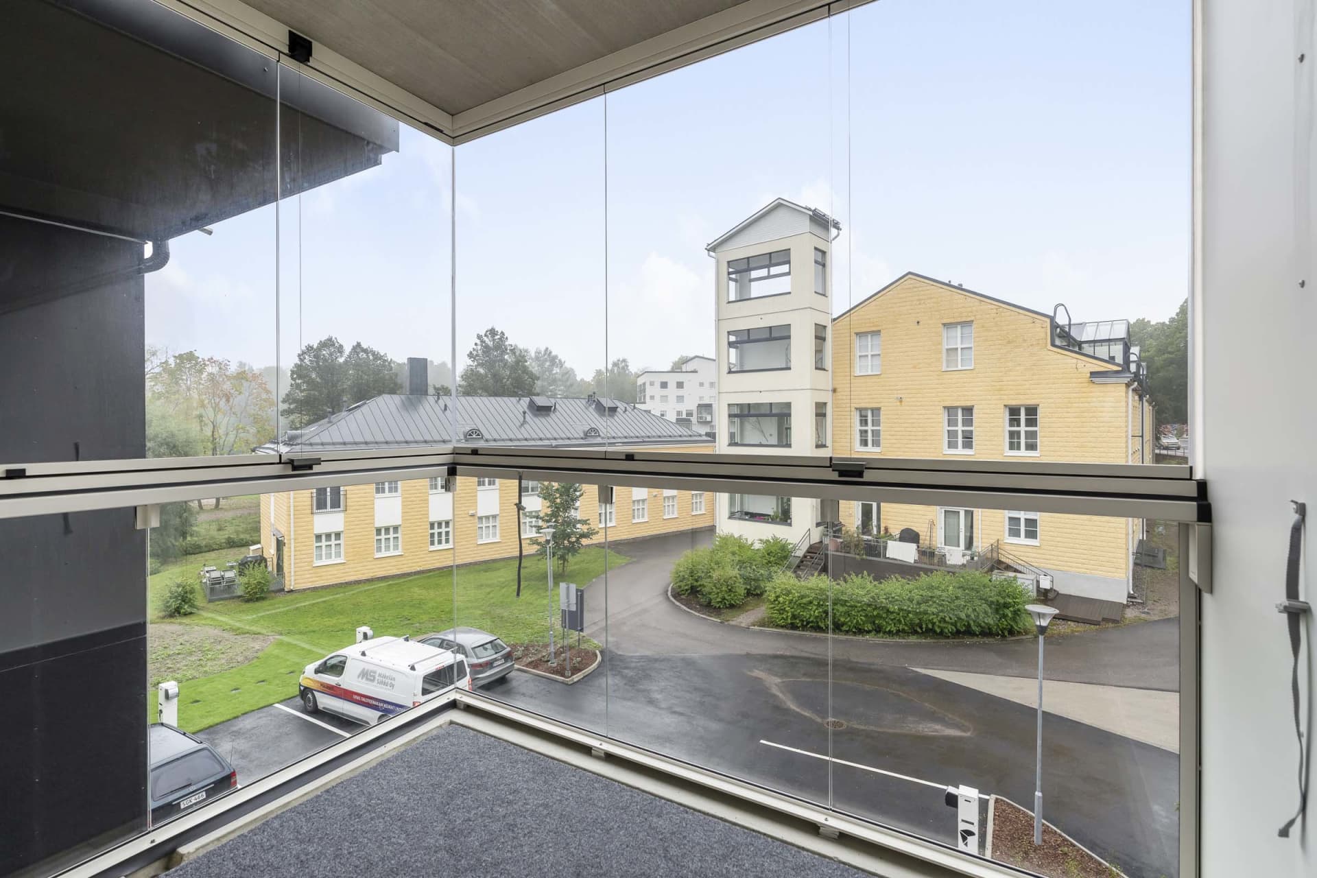 Myytävät asunnot Lahden Joutjärven rannalla.