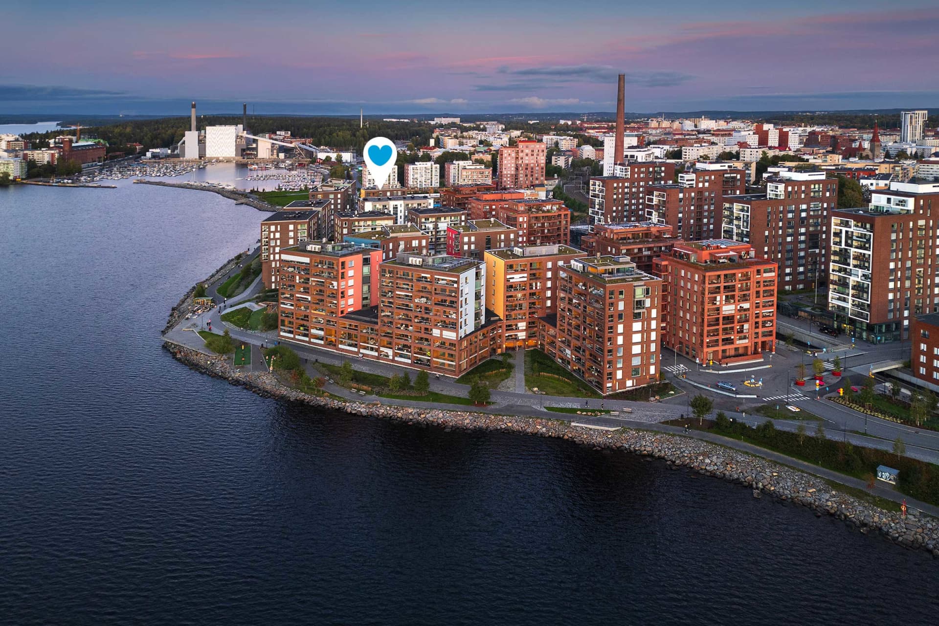 Myytävät asunnot Tampereen Ranta-Tampellassa. Aivan rannan tuntumassa sijaitsevan Itäviitan kodeista aukeaa viehättäviä näkymiä Näsijärvelle, puistoon ja Ranta-Tampellan kaduille.