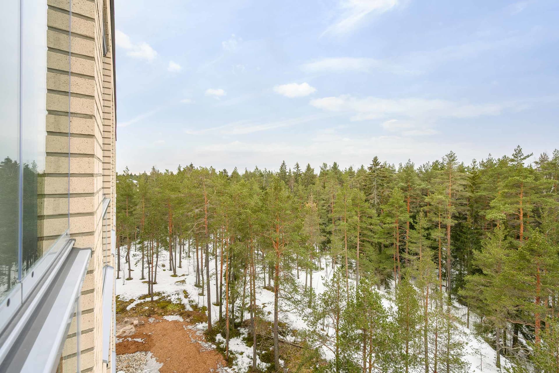 Myytävät asunnot Helsingin Kuninkaantammessa.