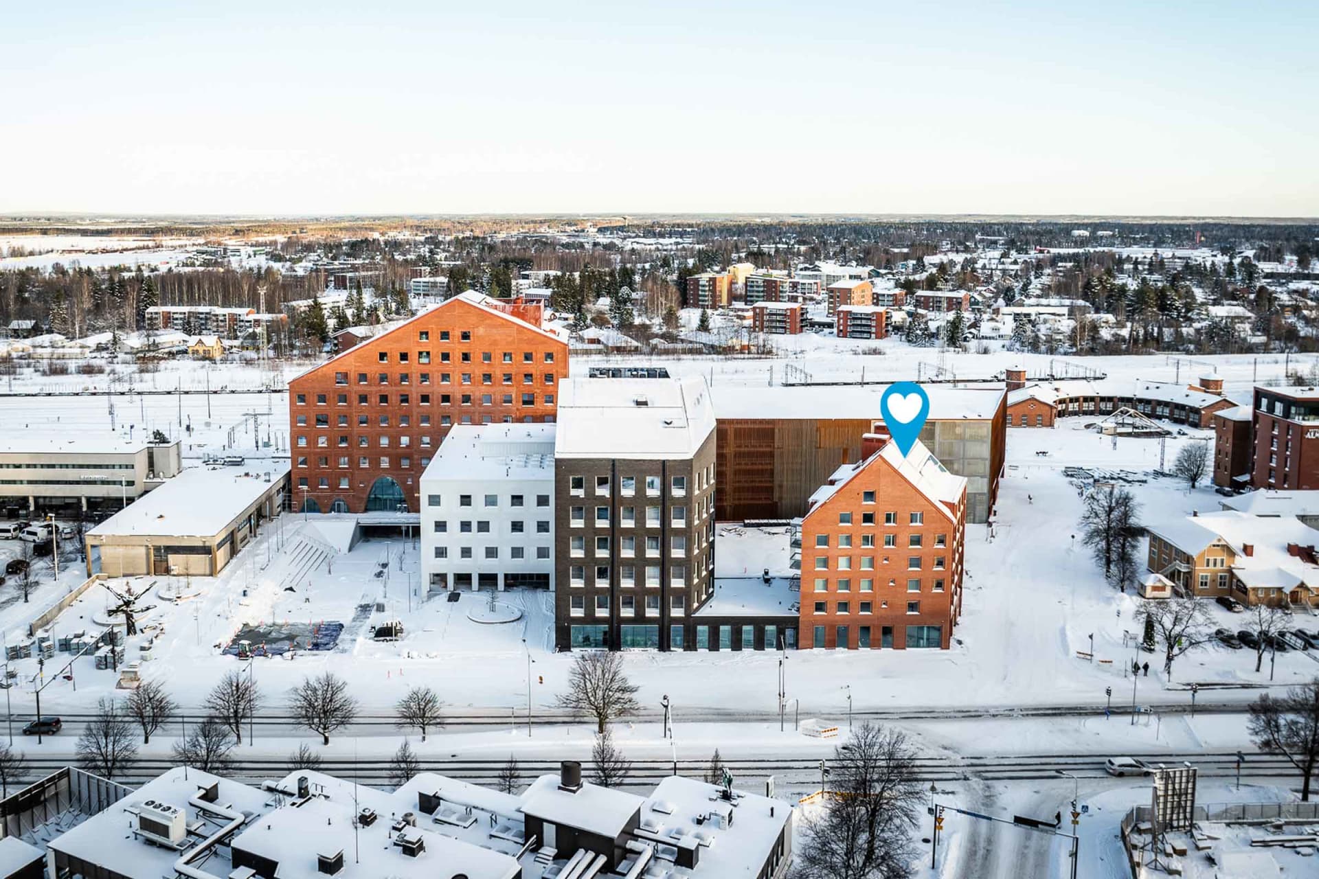 Myytävät asunnot Seinäjoen Veturikorttelissa. Paraatipaikalla sijaitsevasta uudesta A-energialuokan Asemapäällikkö-asuintalosta on kävelymatka kauppaan, torikahville, elokuviin tai kulttuurin äärelle Aalto-keskukseen.