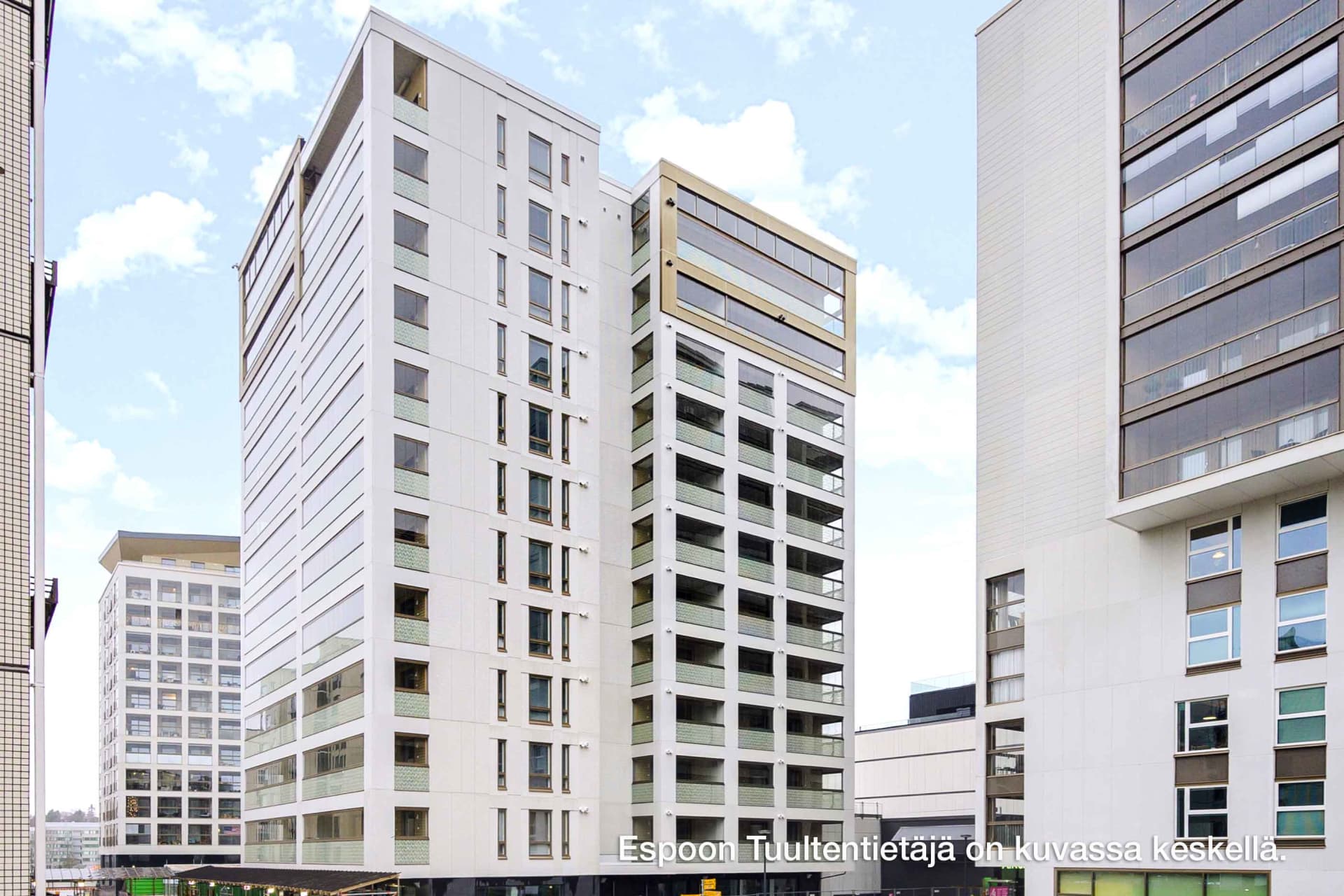 Myytävät asunnot Espoon Tuultentietäjä, Tapiola. Espoon Tuultentietäjä on kuvassa keskellä.