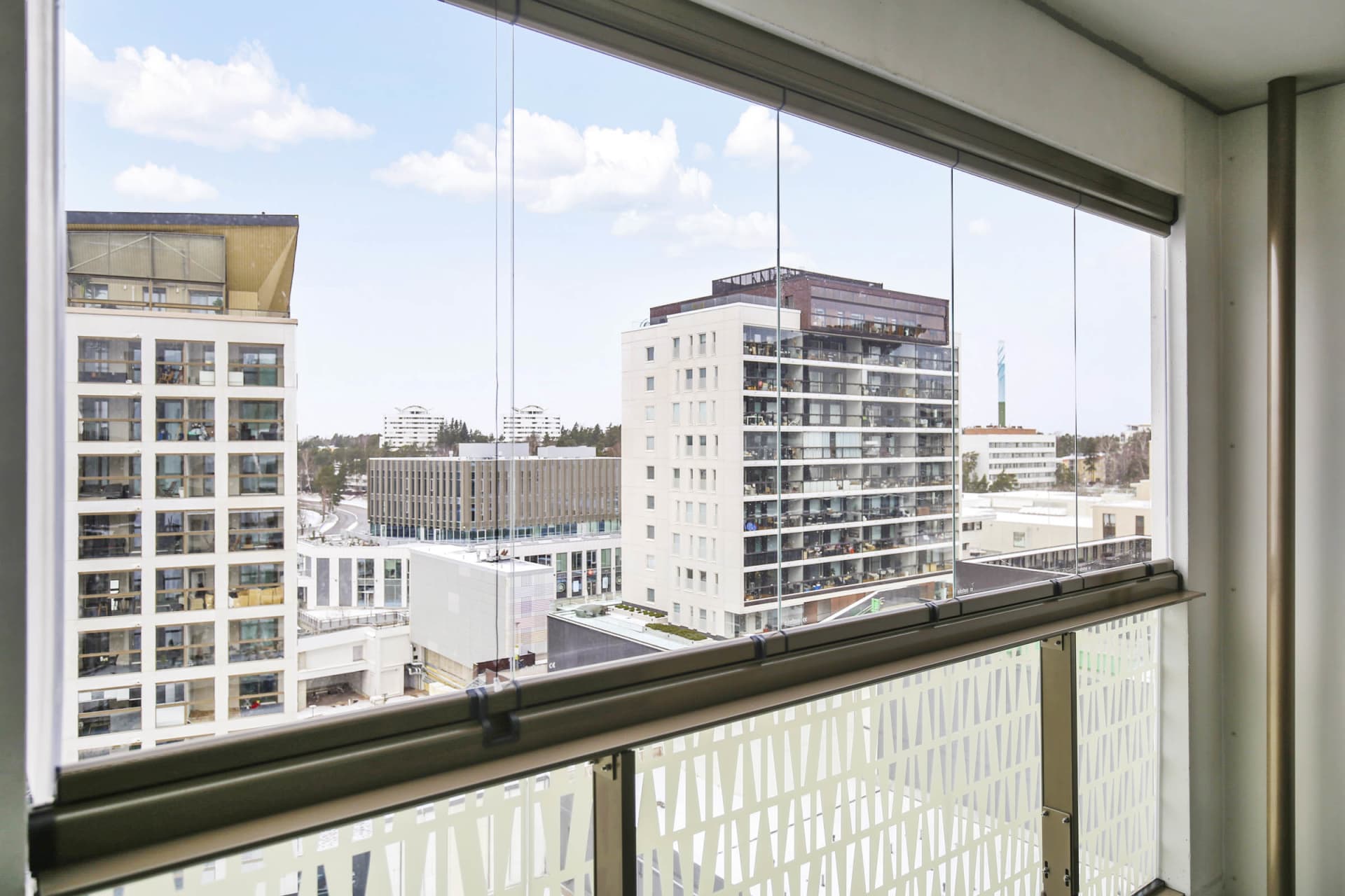 Myytävät asunnot Espoon Tapiolan Tuultenristissä. Espoon Tuultentietäjän kodit ovat muuttovalmiita.