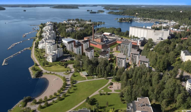 Rakennamme uusia kerrostalokoteja suositulle Ruoriniemen alueelle Vesijärven rantamaisemiin. Kuva taiteilijan näkemys.