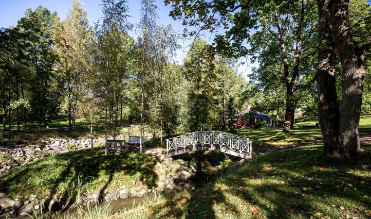 Myytävät asunnot Vantaan Hakunila. Håkansbölen kartanon entinen ratsutila on inspiroinut Hakunilan alueen nimistöä.