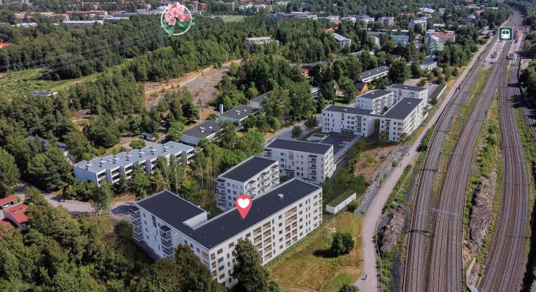 Modernista korttelista on kävelymatka lähipalveluihin. Läheiseltä juna-asemalta pääset vartissa Rautatieasemalle. Raide-Jokeri vie sinut Itäkeskukseen ja Otaniemen kampukselle. Suuntaa antava visualisointi.