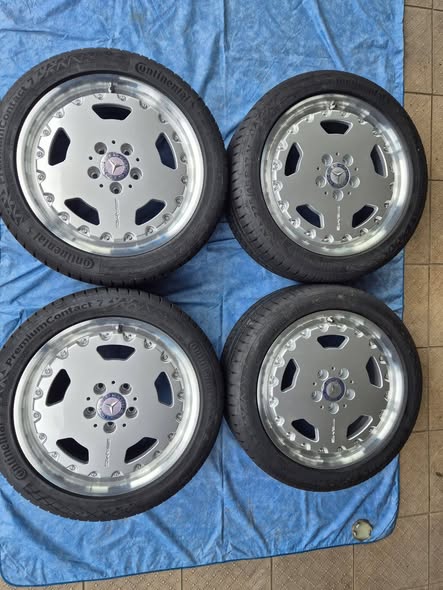 Vue de la pièce Jantes alliage Mercedes 5 branches — pneus Continental (jeu de 4)