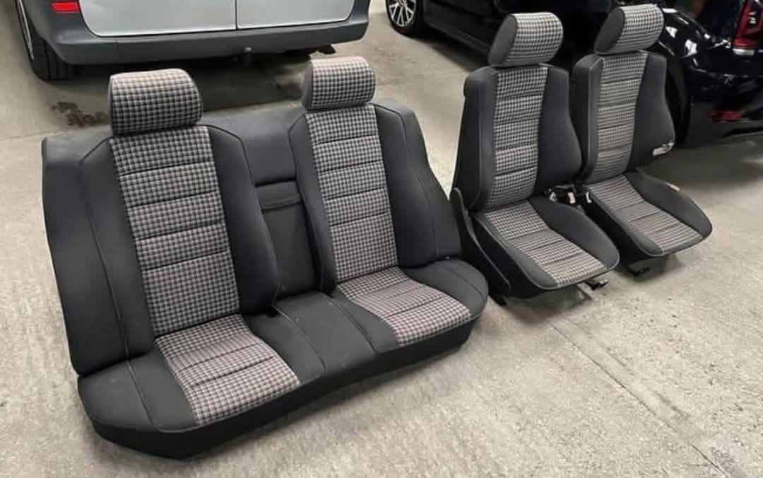 Vue de la pièce Sièges sport Mercedes W201 190E Sportline Check noir — avant + banquette arrière