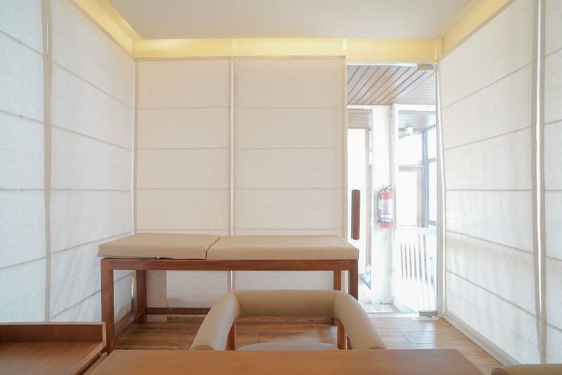 Consultation desk with fluted wooden paneling