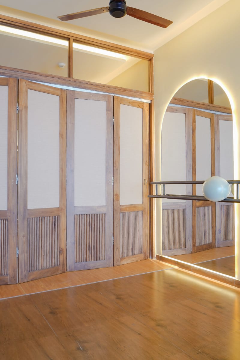 Closed folding wooden partition screen