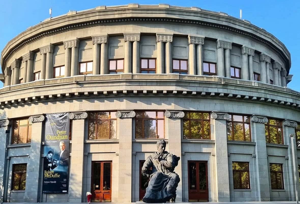 Օպերայի եւ բալետի թատրոն