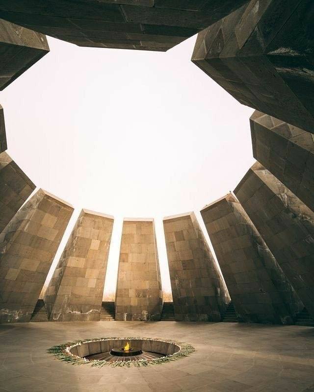 Мемориальный комплекс Цицернакаберд