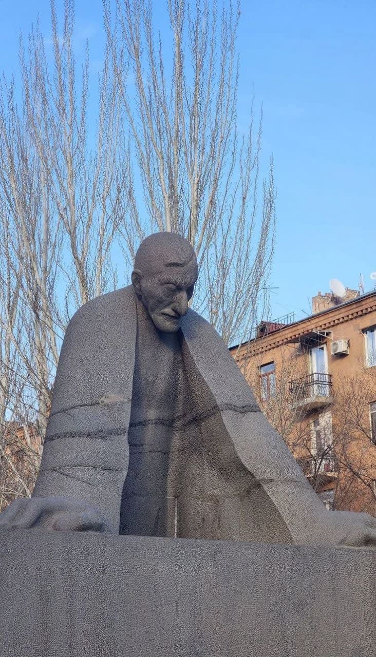 Памятник Александру Таманяну 