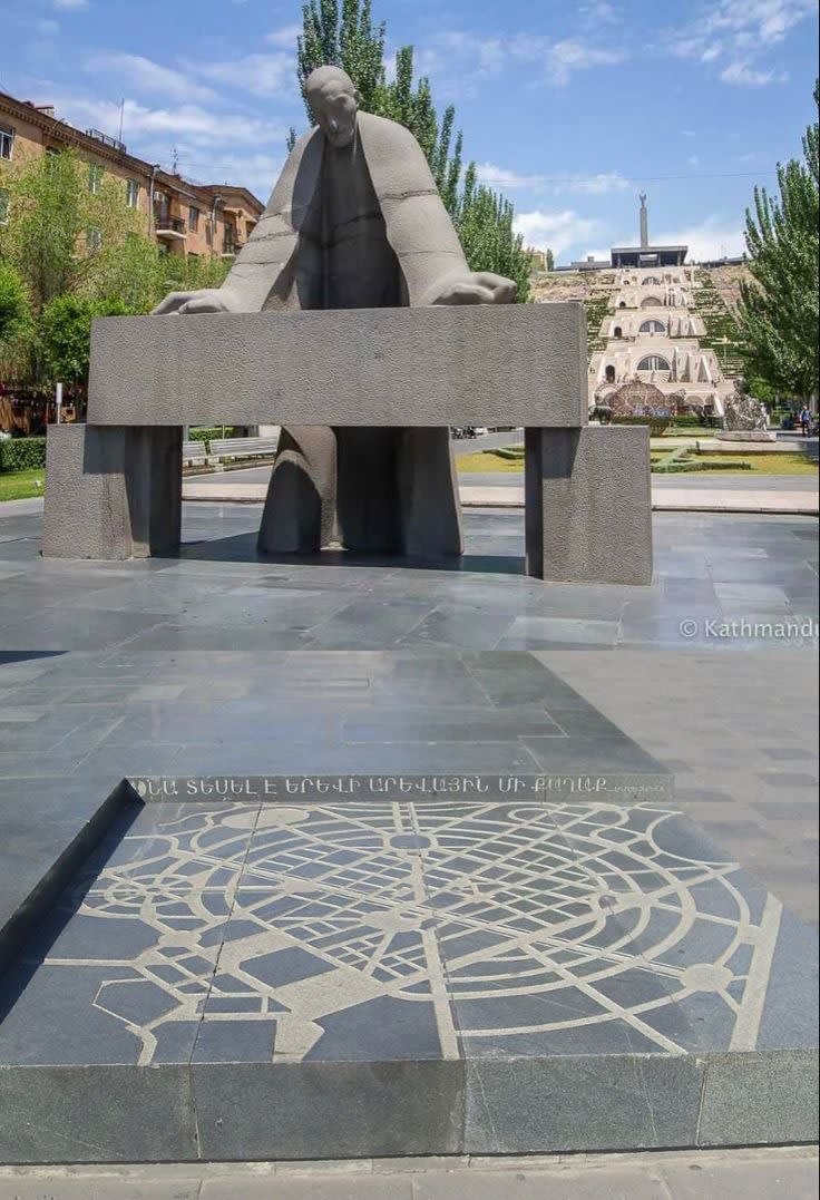 Памятник Александру Таманяну 