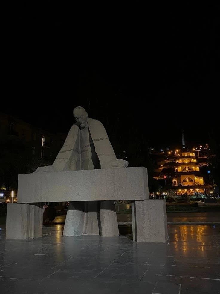 Памятник Александру Таманяну 