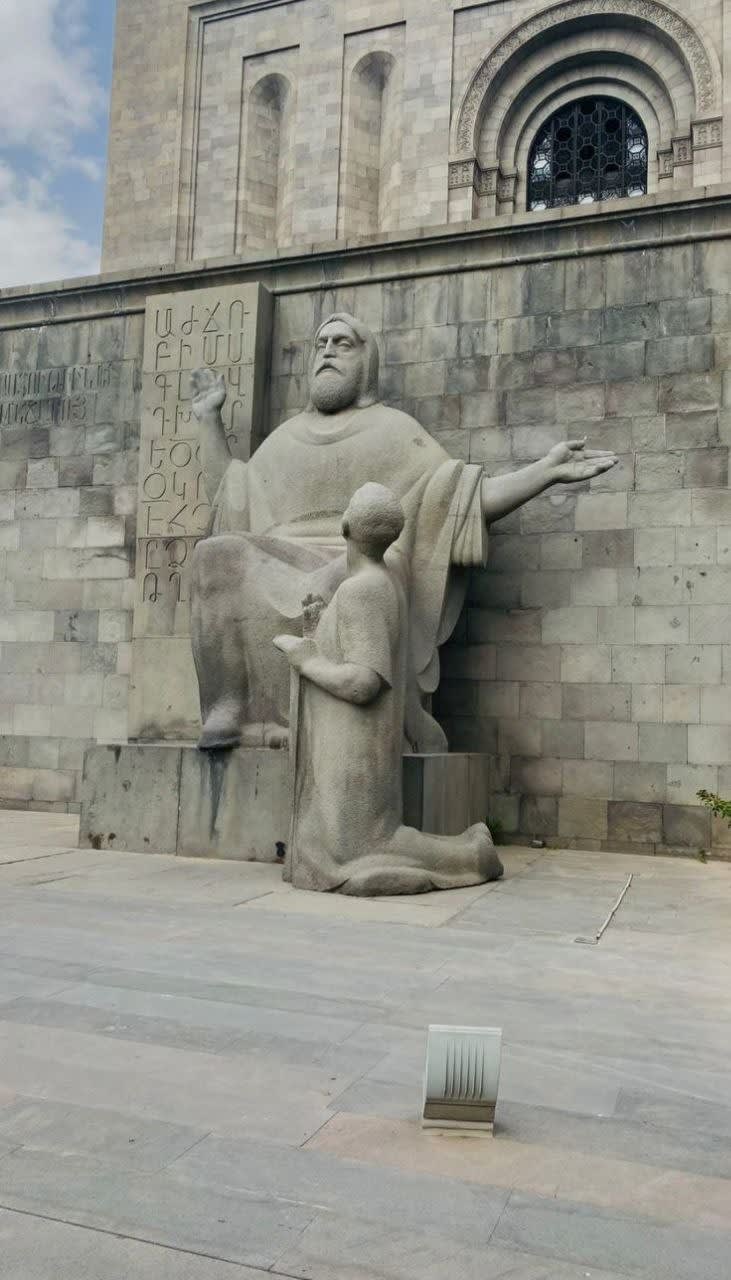Памятник Месропу Маштоцу