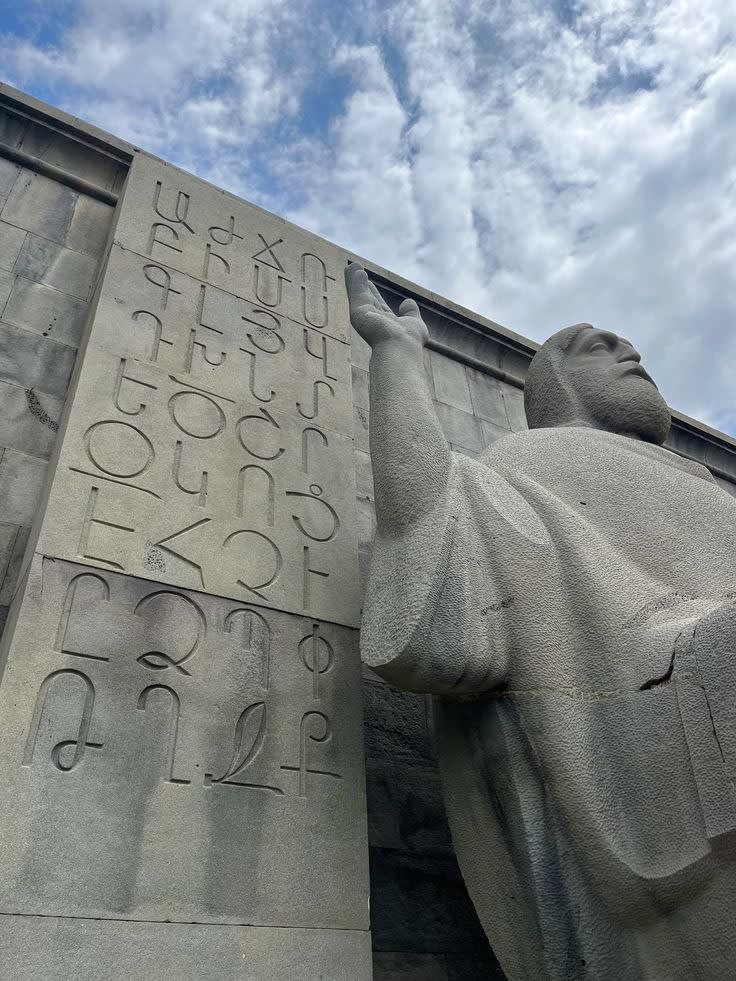 Памятник Месропу Маштоцу