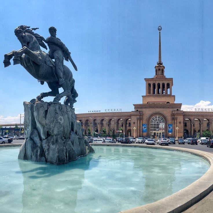 Սասունցի Դավթի հուշարձանը