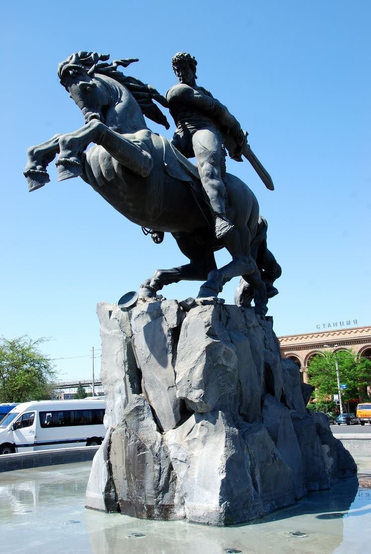 Սասունցի Դավթի հուշարձանը