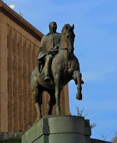 Памятник Маршалу Баграмяну
