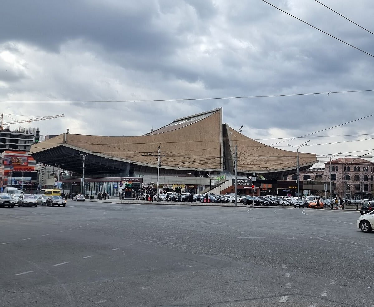 Զորավար Անդրանիկ կայարան