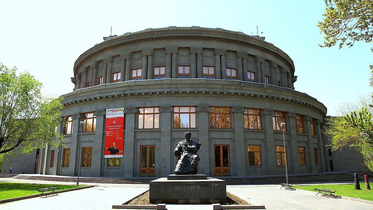 Памятник Араму Хачатуряну