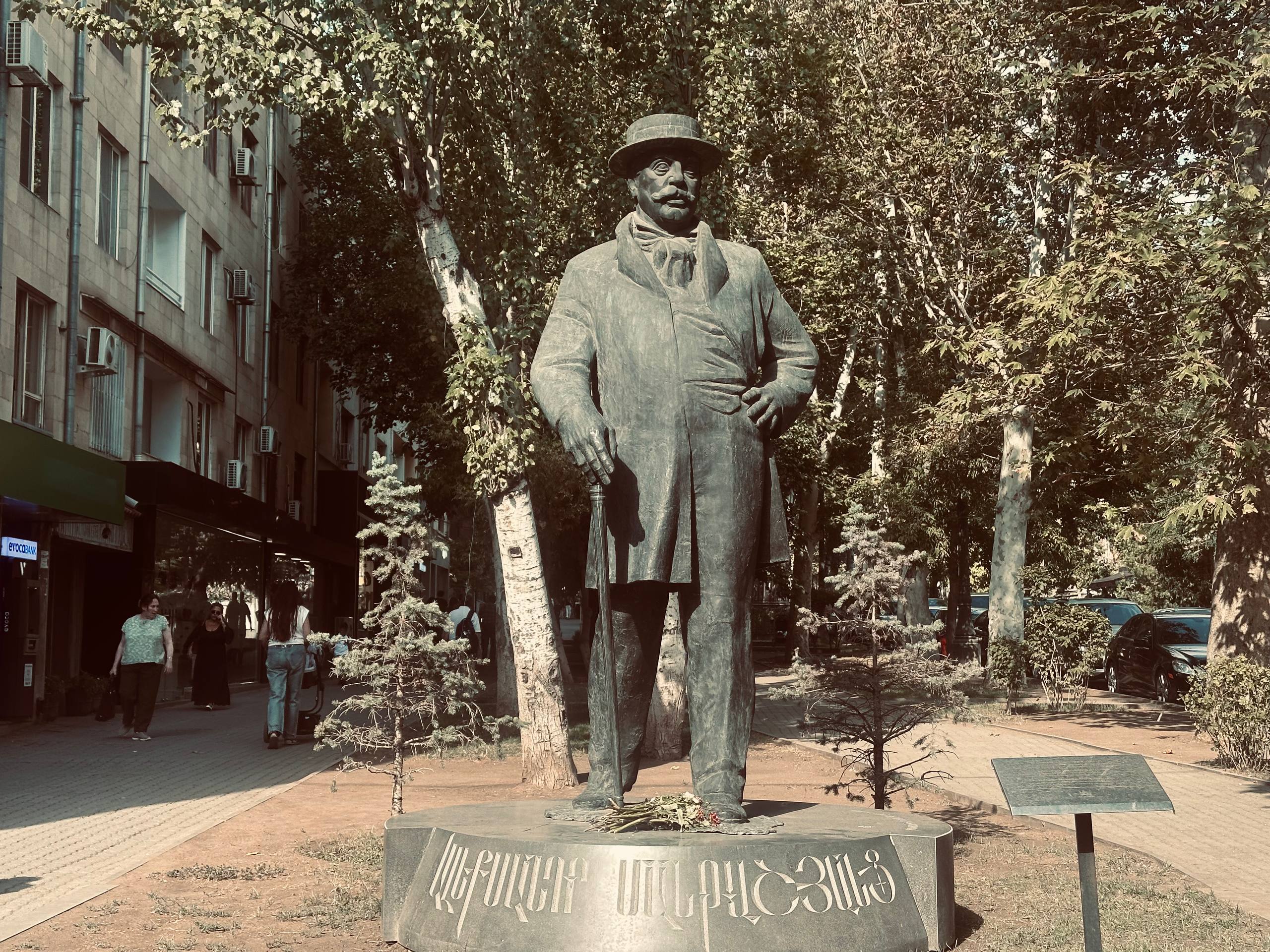 Monument to Alexander Mantashyan
