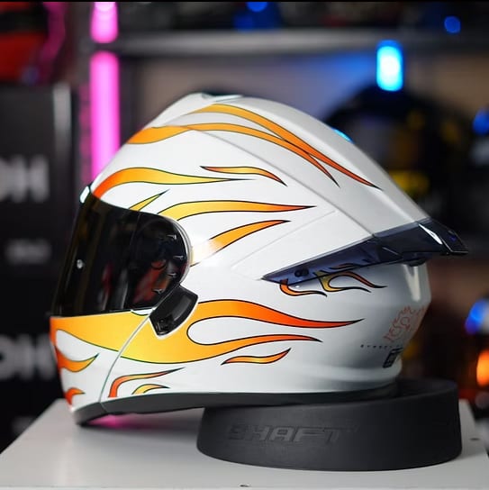 HF130 Moto GP SHINY FLAME WHITE vista 1