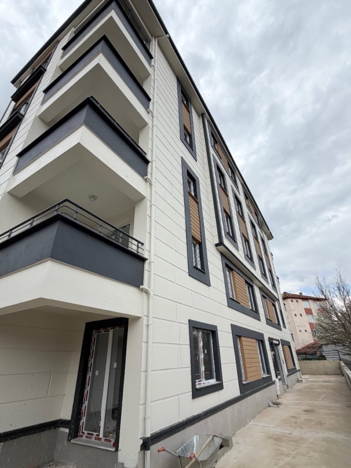 CVZ Yapı İnşaat Ova Apt. 2 dış cephe uygulaması — Tokat Turhal konut inşaatı