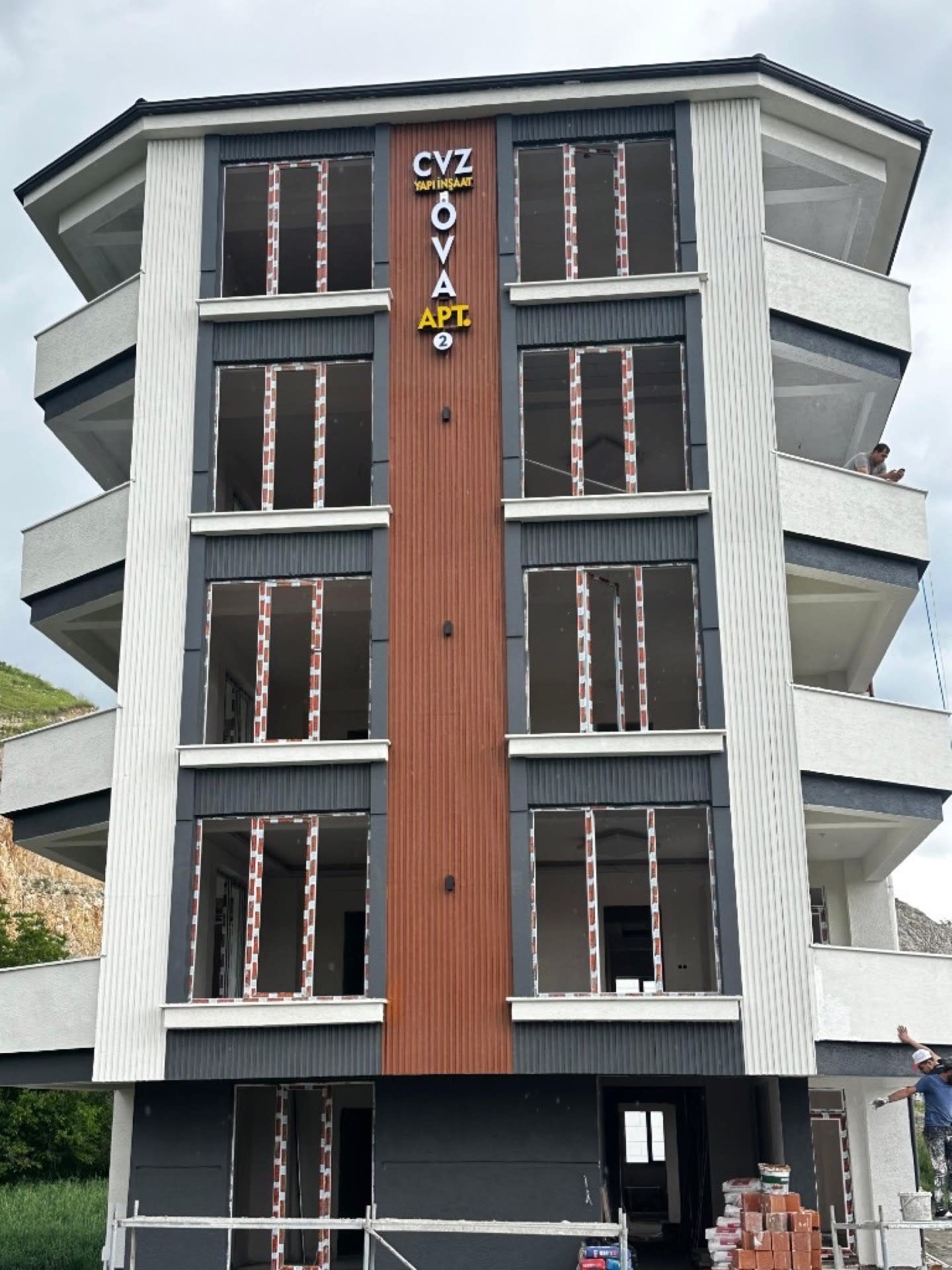 Cevizoğulları Ova Apartmanı giriş ve dış cephe giydirme — Tokat Turhal