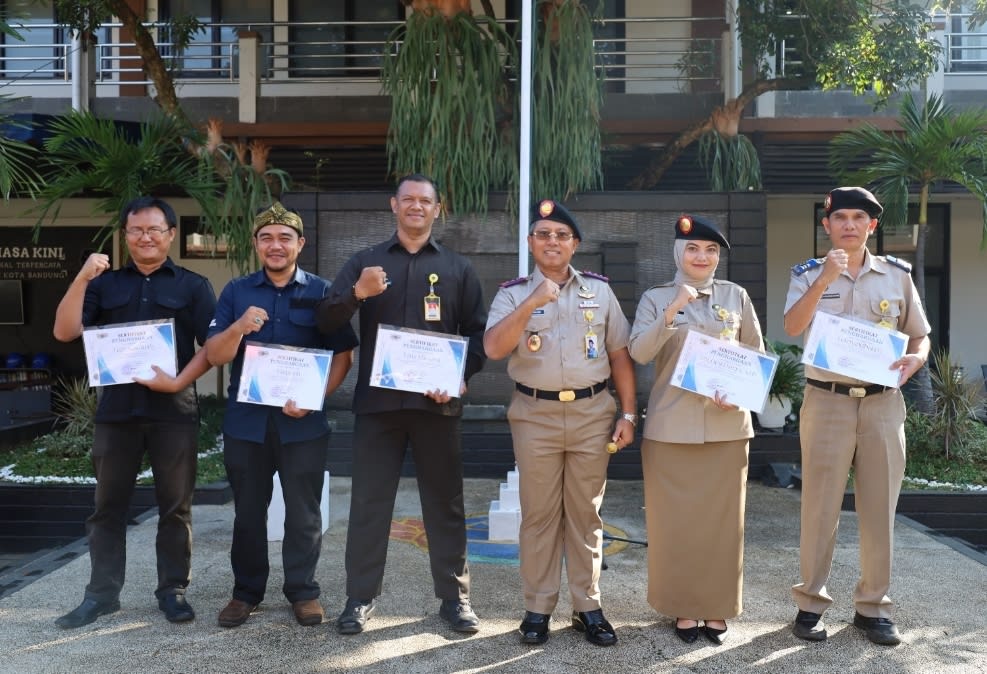 Apel Pagi Kantor Pertanahan Kota Bandung dan Penyerahan Piagam Penghargaan Pegawai Berprestasi Tahun 2026