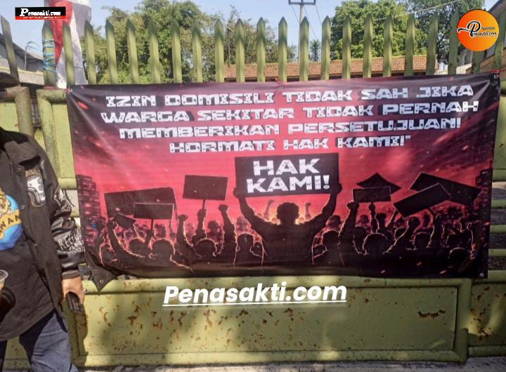 Abaikan Izin Lingkungan, Puluhan Warga Dayeuhkolot Pasang Badan Geruduk Pergudangan Wisma Bersama Ormas Sunda Wani ‎ ‎
