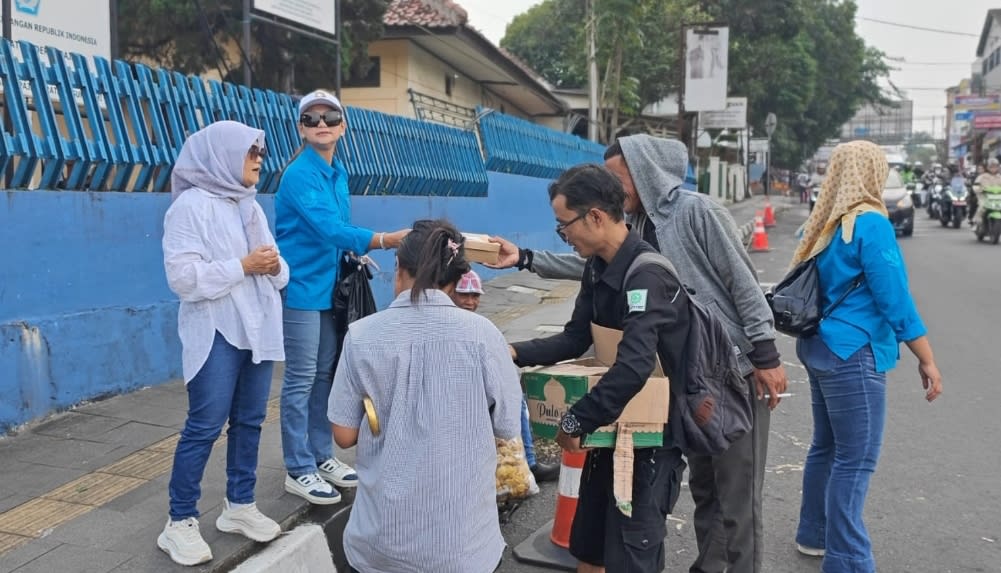 DPD KNPI Kota Sukabumi Gelar Jumat Berkah di moment 10 Muharam, Salurkan Makanan Tepat Sasaran