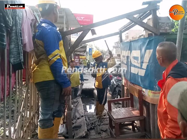 Laksanakan Instruksi Gubernur Dedi Mulyadi, Tim Bangli UPTD Wilayah IV Eksekusi Bangunan Liar di Jalur Bandung-Garut