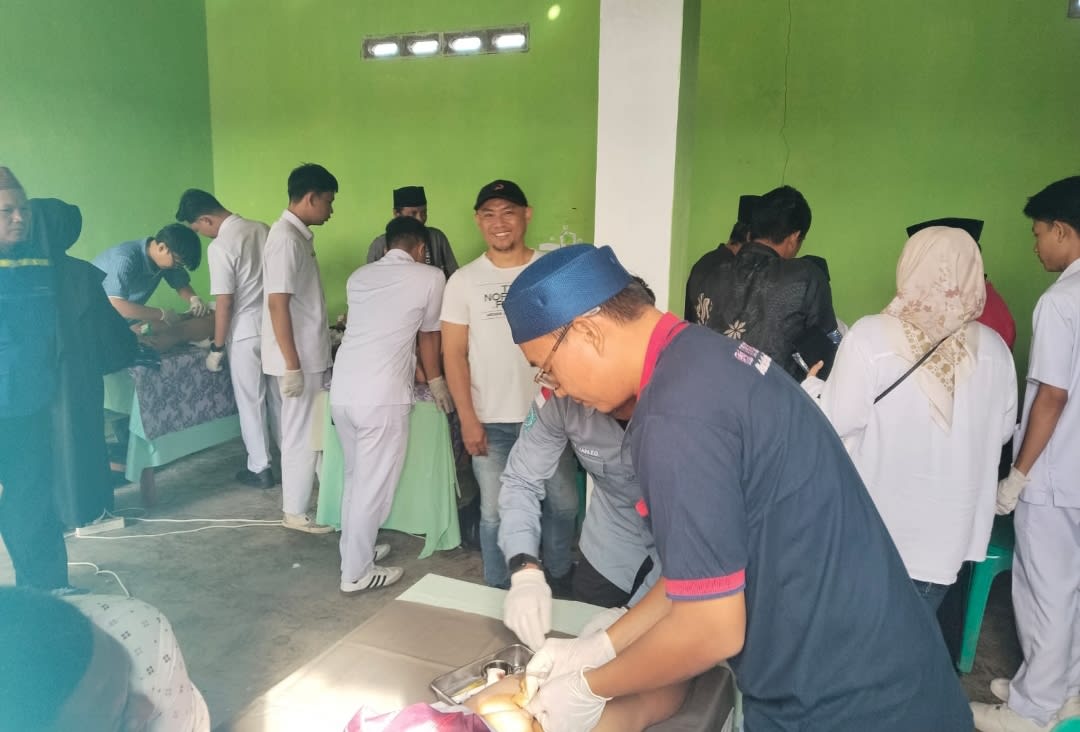 Songsong Tahun Baru Islam 1 Muharram 1448 H, MWCNU Gedong Tataan Gelar Bakti Sosial Khitan Massal