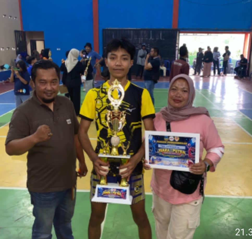 Putra Ketua MIO Garut Antar Cintakarya Juara Voli Antar Desa Se-Samarang
